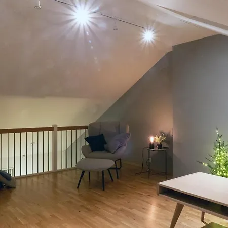 Northern Lights Modern Urban Gem 特罗姆瑟